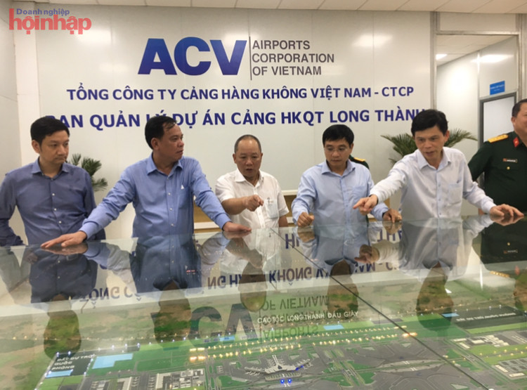 Bộ GTVT c&amp;ugrave;ng đo&amp;agrave;n c&amp;ocirc;ng t&amp;aacute;c l&amp;agrave;m việc c&amp;aacute;c DA giao th&amp;ocirc;ng trọng điểm ph&amp;iacute;a Nam