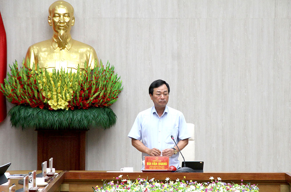 Chủ tịch UBND tỉnh B&amp;ugrave;i Văn Quang ph&amp;aacute;t biểu tại hội nghị