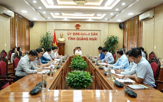 Ph&amp;aacute;t biểu chỉ đạo tại cuộc họp, Chủ tịch UBND tỉnh Đặng Văn Minh cho rằng, về cơ bản, tỉnh Quảng Ng&amp;atilde;i đ&amp;atilde; thực hiện nghi&amp;ecirc;m t&amp;uacute;c, đầy đủ, kịp thời c&amp;aacute;c mốc thời gian theo quy định của Ch&amp;iacute;nh phủ v&amp;agrave; cơ bản b&amp;agrave;n giao tốt mặt bằng để Chủ đầu tư