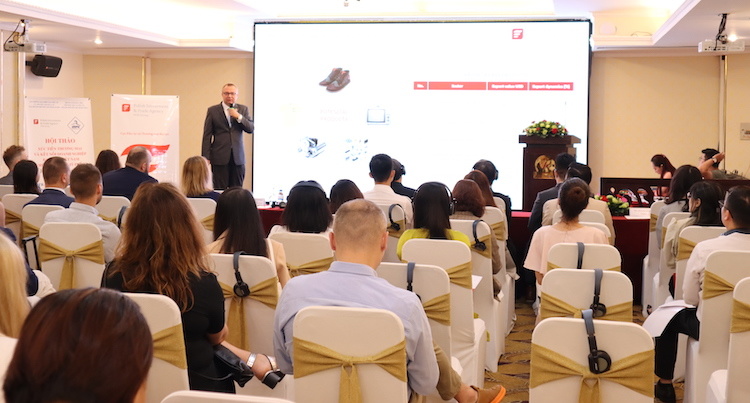 To&amp;agrave;n cảnh sự kiện