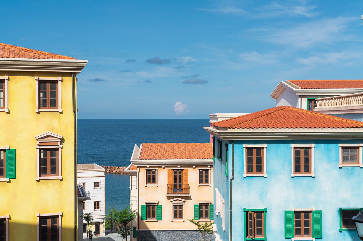 Những bức tường nhuốm m&amp;agrave;u thời gian tại Sun Premier Village Primavera. Ảnh Sun Property.