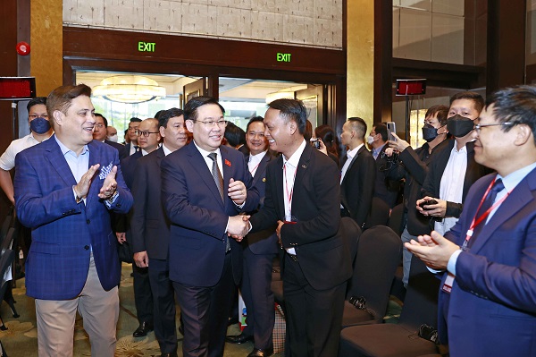 Chủ tịch Quốc hội Vương Đ&amp;igrave;nh Huệ tham dự Diễn đ&amp;agrave;n