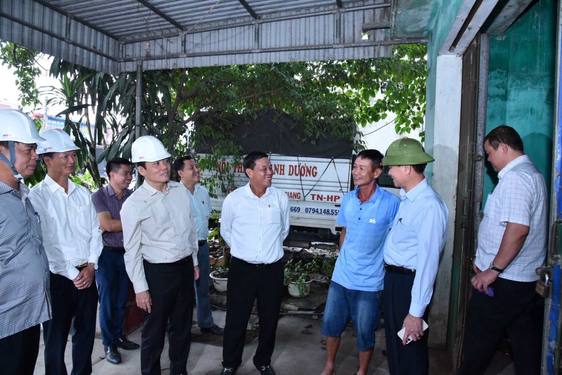 C&amp;aacute;c đồng ch&amp;iacute;: Trần Lưu Quang, Ủy vi&amp;ecirc;n TW Đảng, B&amp;iacute; thư Th&amp;agrave;nh ủy, Trưởng Đo&amp;agrave;n ĐBQH Hải Ph&amp;ograve;ng v&amp;agrave; Chủ tịch UBND TP Nguyễn Văn T&amp;ugrave;ng kiểm tra thực tế tiến độ dự &amp;aacute;n trọng điểm tr&amp;ecirc;n địa b&amp;agrave;n huyện Thủy Nguy&amp;ecirc;n