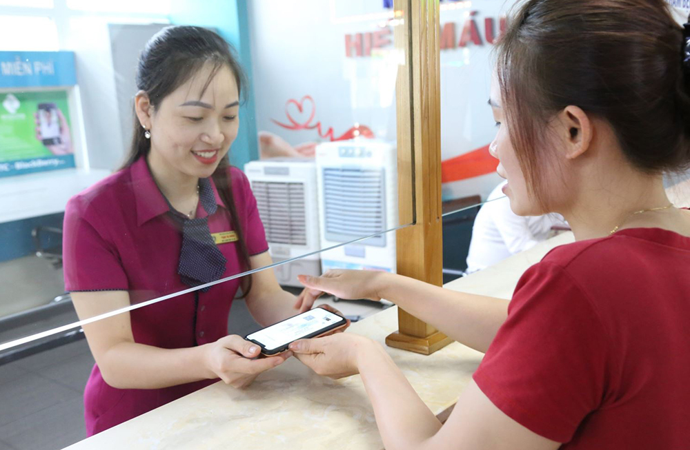 Ứng dụng VssID - BHXH số được người d&amp;acirc;n sử dung để kh&amp;aacute;m, chữa bệnh tại Bệnh viện Đa khoa tỉnh.