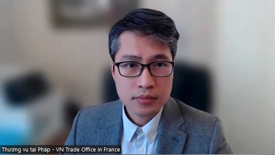 &amp;Ocirc;ng Vũ Anh Sơn tham gia thảo luận qua k&amp;ecirc;nh trực tuyến từ Ph&amp;aacute;p.