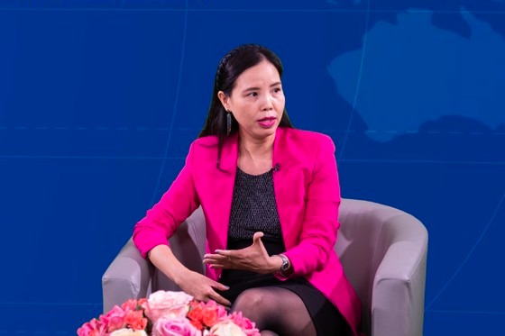 &amp;Ocirc;ng Vũ Anh Sơn tham gia thảo luận qua k&amp;ecirc;nh trực tuyến từ Ph&amp;aacute;p