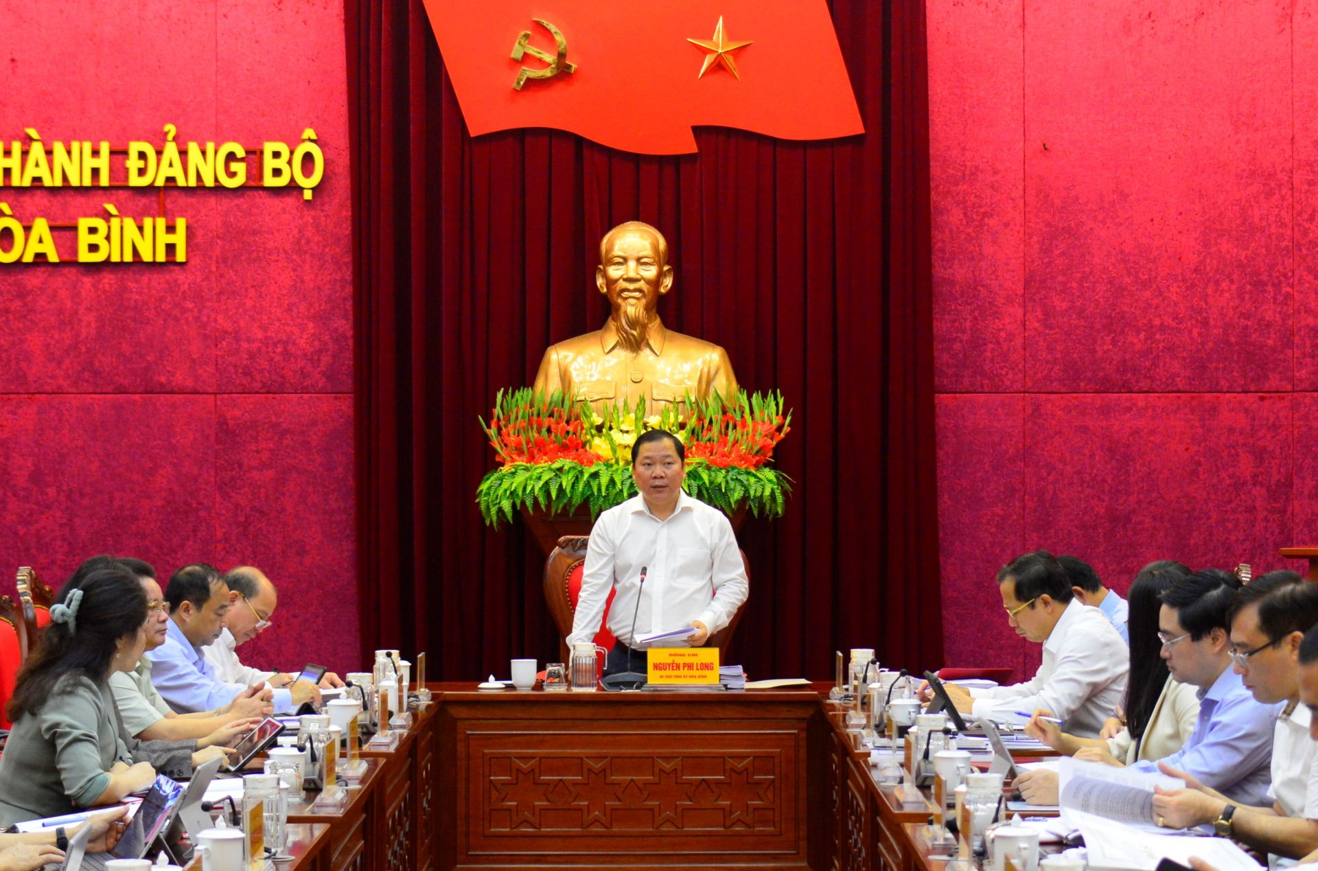 B&amp;iacute; thư Tỉnh ủy H&amp;ograve;a B&amp;igrave;nh Nguyễn Phi Long ph&amp;aacute;t biểu tại hội nghị