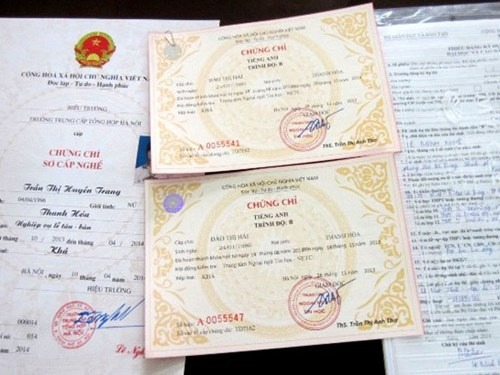 Bỏ chứng chỉ tin học, ngoại ngữ đối với một số ng&amp;agrave;nh nghề. Ảnh minh họa