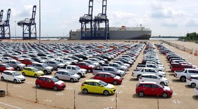 Số lượng &amp;ocirc; t&amp;ocirc; nhập khẩu trong th&amp;aacute;ng 11 tăng vọt.