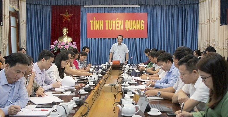 Ph&amp;oacute; Chủ tịch UBND tỉnh Ho&amp;agrave;ng Việt Phương ph&amp;aacute;t biểu chỉ đạo tại hội nghị