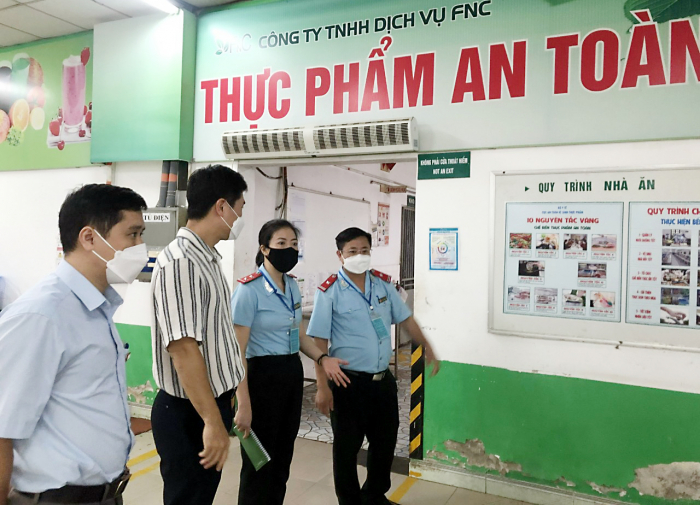 Đo&amp;agrave;n kiểm tra của Chi cục An to&amp;agrave;n vệ sinh thực phẩm tỉnh kiểm tra tại C&amp;ocirc;ng ty TNHH dịch vụ FNC chuy&amp;ecirc;n cung cấp suất ăn c&amp;ocirc;ng nghiệp