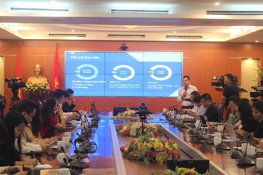 Ông Lê Quang Tự Do, Cục trưởng Cục Phát thanh, Truyền hình và Thông tin điện tử trình bày tại hội nghị. Ông Lê Quang Tự Do, Cục trưởng Cục Phát thanh, Truyền hình và Thông tin điện tử trình bày tại hội nghị.