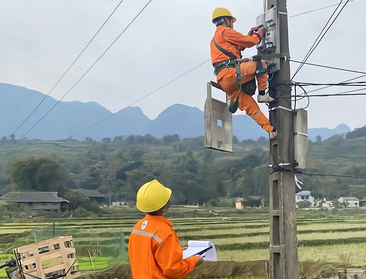 Hạ tầng lưới điện tr&amp;ecirc;n địa b&amp;agrave;n tỉnh H&amp;ograve;a B&amp;igrave;nh được quan t&amp;acirc;m đầu tư, cơ bản đ&amp;aacute;p ứng nhu cầu sử dụng.