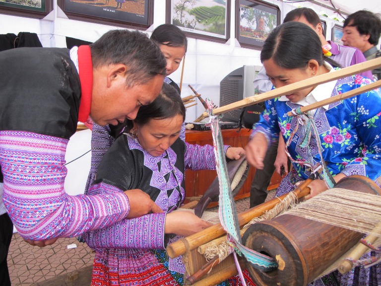 Ảnh minh họaDệt thổ cẩm l&amp;agrave; một nghề truyền thống của d&amp;acirc;n tộc M&amp;ocirc;ng