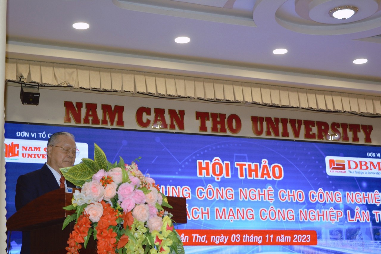 TS. Nguyễn Văn Quang, Hiệu trưởng Trường &amp;ETH;ại học Nam Cần Thơ ph&amp;aacute;t  biểu  tại  buổi  hội  thảo