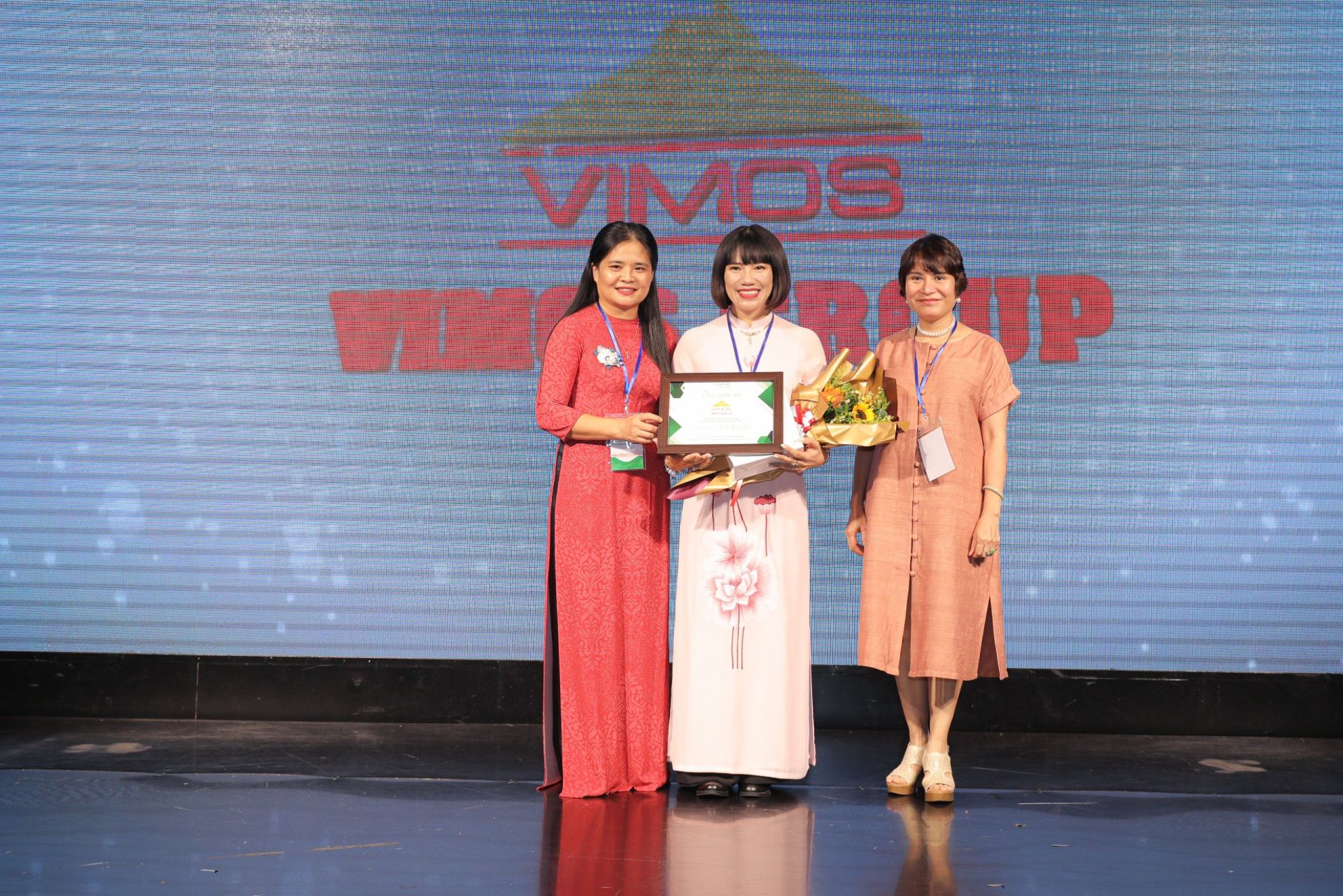 Những cống hiến của nữ doanh nh&amp;acirc;n Thanh H&amp;ograve;a được ghi dấu ấn bằng những giải thưởng danh gi&amp;aacute;