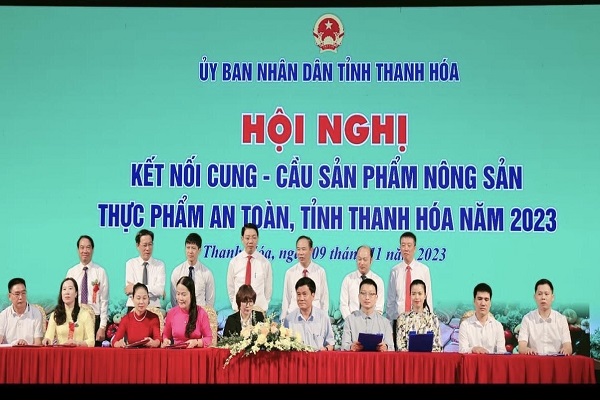Lễ k&amp;yacute; kết hợp đồng cung ứng - ti&amp;ecirc;u thụ sản phẩm n&amp;ocirc;ng sản thụ phẩm an to&amp;agrave;n