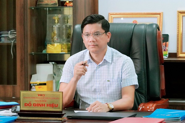 Đồng ch&amp;iacute; Đỗ Đ&amp;igrave;nh Hiệu, Gi&amp;aacute;m đốc Ph&amp;ograve;ng C&amp;ocirc;ng nghiệp v&amp;agrave; Thương mại Việt Nam chi nh&amp;aacute;nh Thanh H&amp;oacute;a
