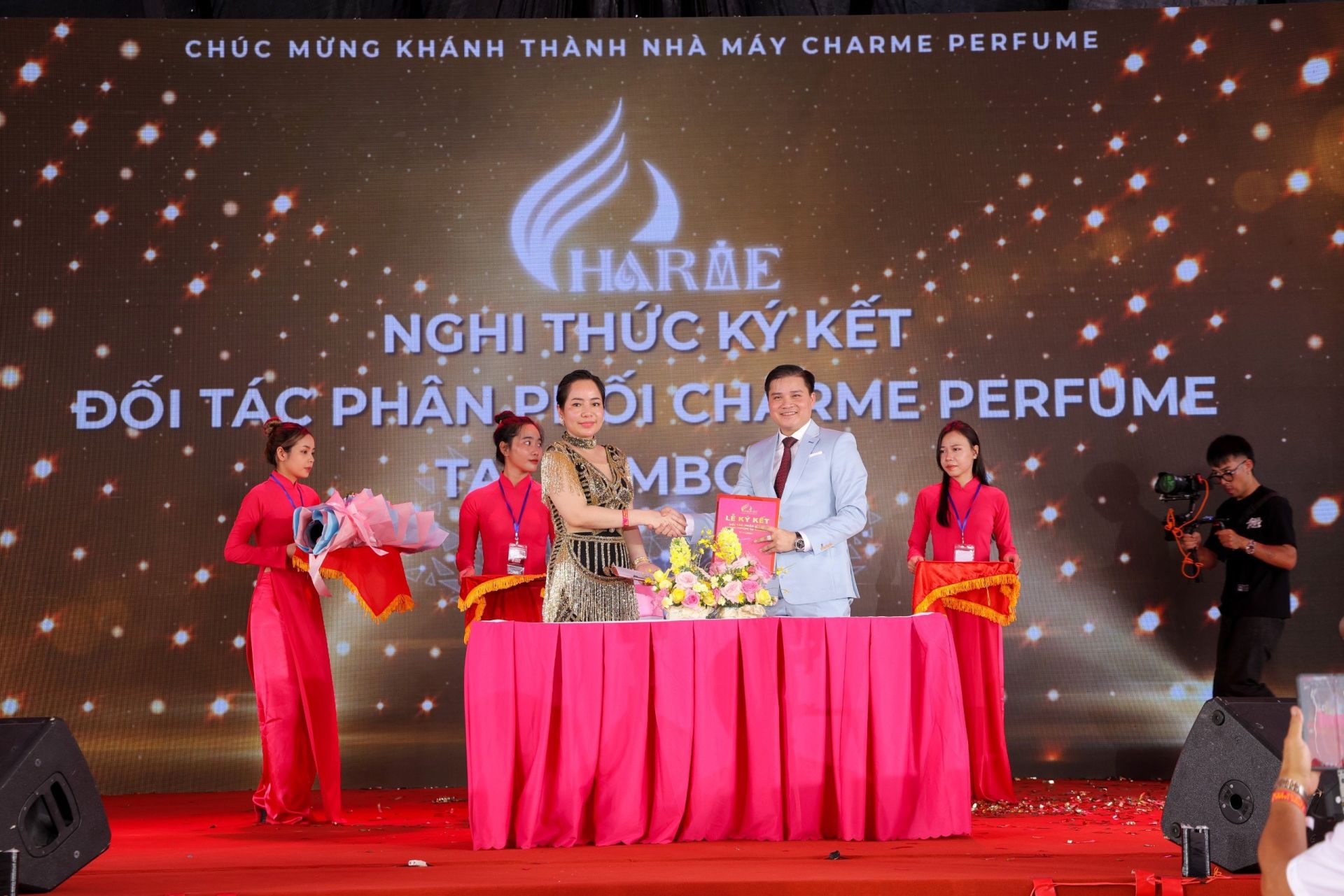 Lễ k&amp;yacute; kết hợp t&amp;aacute;c giữa c&amp;ocirc;ng ty Charme Perfurme v&amp;agrave; c&amp;aacute;c đối t&amp;aacute;c đến từ Cambodia