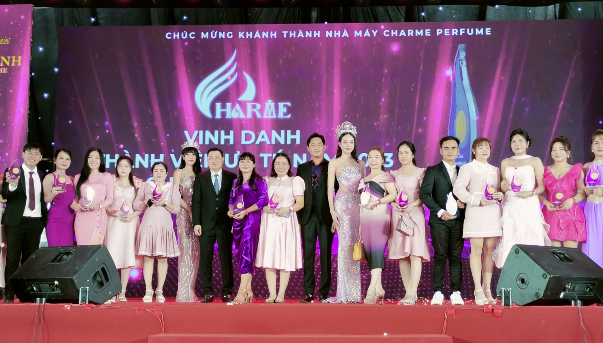 Vinh danh c&amp;aacute;c CEO, th&amp;agrave;nh vi&amp;ecirc;n ưu t&amp;uacute; của Charme