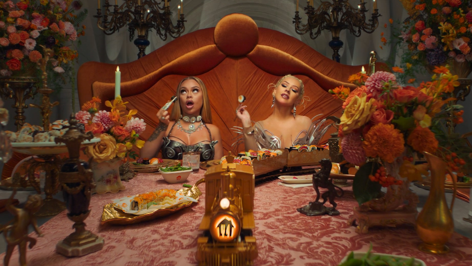 Christina Aguilera v&amp;agrave; Latto l&amp;agrave; những nữ ho&amp;agrave;ng opera trong vở nhạc kịch Showstopper của Just Eat