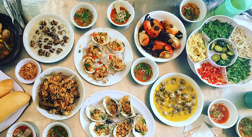 Thưởng thức foodtour tại Hải Ph&amp;ograve;ng