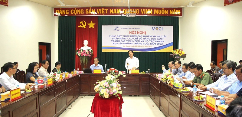&amp;Ocirc;ng Phạm Minh T&amp;acirc;m, Gi&amp;aacute;m đốc Sở Kế hoạch v&amp;agrave; Đầu tư tỉnh An Giang ph&amp;aacute;t biểu tại Hội nghị