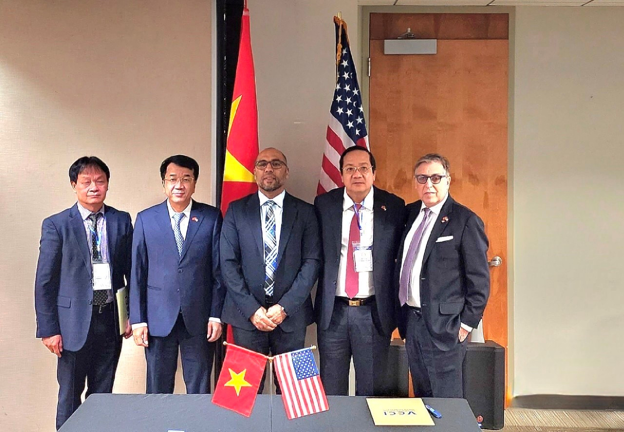 L&amp;atilde;nh đạo tỉnh chứng kiến k&amp;yacute; kết MOU giữa VCCI v&amp;agrave; ph&amp;ograve;ng thương mại Los Angeles