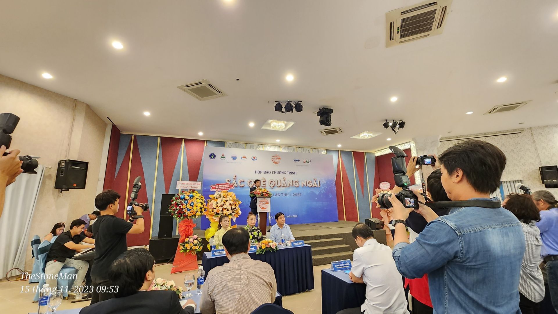 To&amp;agrave;n cảnh buổi họp b&amp;aacute;o