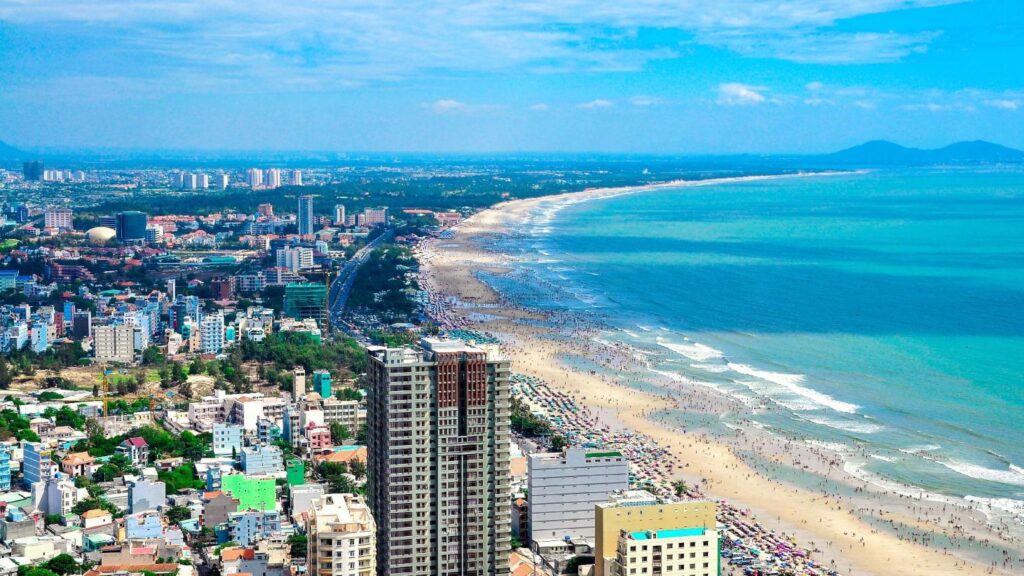 B&amp;atilde;i Sau l&amp;agrave; một trong những điểm thu h&amp;uacute;t kh&amp;aacute;ch du lịch thập phương đến với Vũng T&amp;agrave;u trong nhiều năm qua.(Ảnh internet)