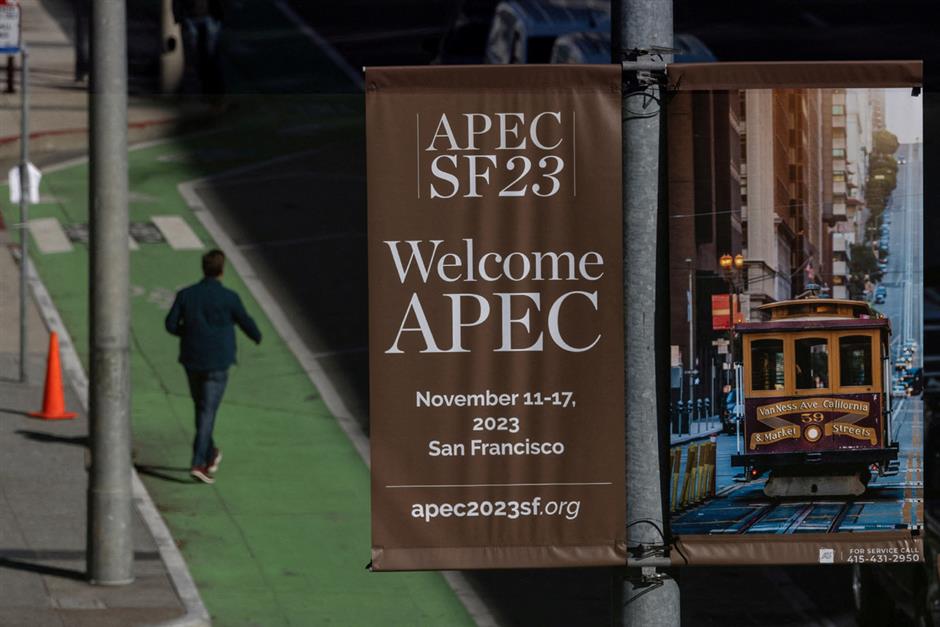 Biển hiệu quảng c&amp;aacute;o Hội nghị thượng đỉnh APEC (Hợp t&amp;aacute;c kinh tế ch&amp;acirc;u &amp;Aacute;-Th&amp;aacute;i B&amp;igrave;nh Dương) sắp tới trong bối cảnh th&amp;agrave;nh phố chuẩn bị đ&amp;oacute;n tiếp c&amp;aacute;c nh&amp;agrave; l&amp;atilde;nh đạo khu vực ch&amp;acirc;u &amp;Aacute;-Th&amp;aacute;i B&amp;igrave;nh Dương tại San Francisco, California