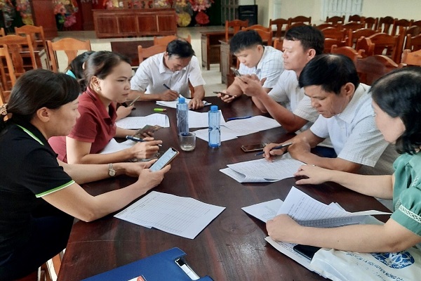 C&amp;aacute;n bộ BHXH huyện N&amp;ocirc;ng Cống  &amp;ldquo;đến từng ng&amp;otilde;, g&amp;otilde; từng nh&amp;agrave;&amp;rdquo; vận động tuy&amp;ecirc;n truyền người d&amp;acirc;n tham gia BHYT hộ gia đ&amp;igrave;nh, BHXH tự nguyện