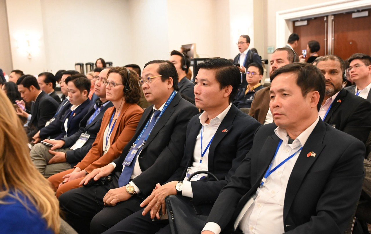 Đo&amp;agrave;n c&amp;ocirc;ng t&amp;aacute;c tỉnh Long An tham dự Tọa đ&amp;agrave;m