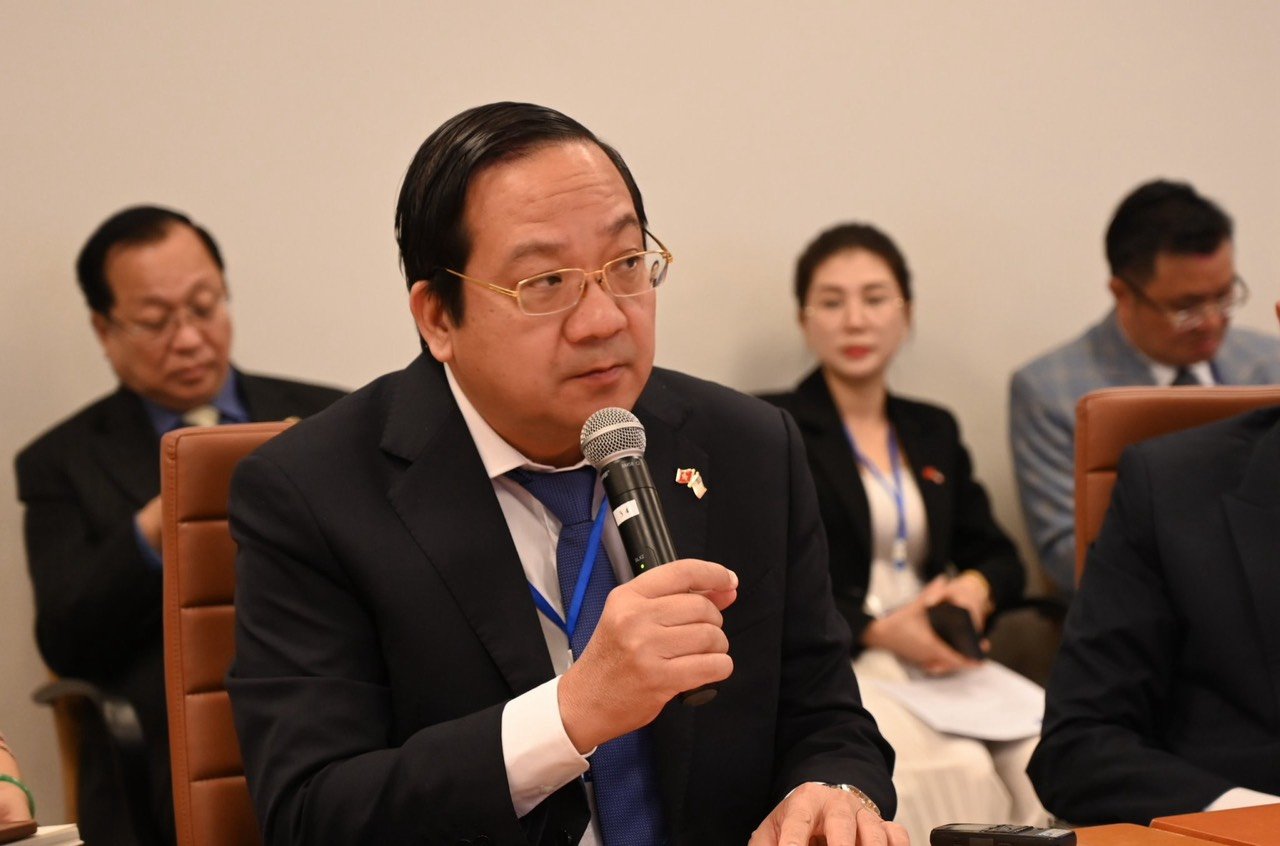Ph&amp;oacute; Chủ tịch UBND tỉnh Long An - Nguyễn Minh L&amp;acirc;m ph&amp;aacute;t biểu tại buổi l&amp;agrave;m việc