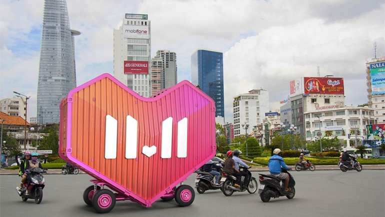 Container tr&amp;ecirc;n đường phố S&amp;agrave;i G&amp;ograve;n.