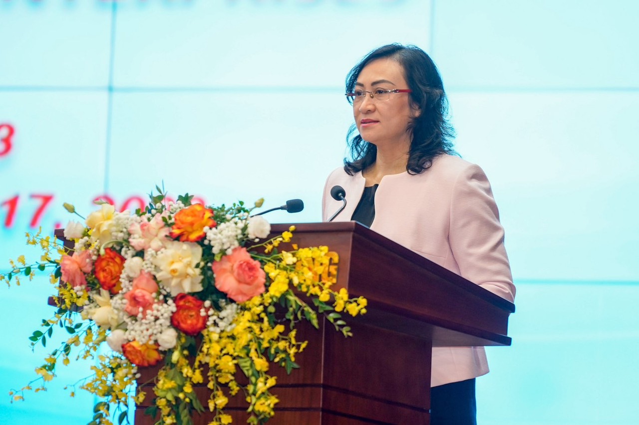 Thứ trưởng Bộ C&amp;ocirc;ng thương Phan Thị Thắng ph&amp;aacute;t biểu tại hội nghị