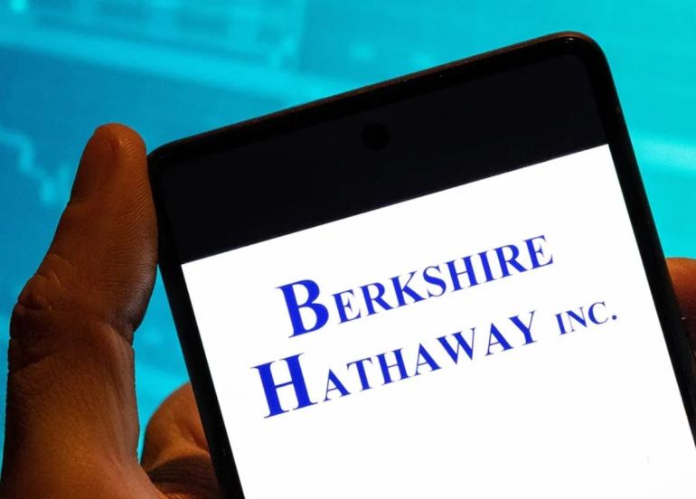 BERKSHIRE HATHAWAY, Đ&amp;Atilde; T&amp;Iacute;CH LŨY ĐƯỢC SỐ TIỀN MẶT KỶ LỤC 126 TỶ BẢNG ANH BẰNG C&amp;Aacute;CH THO&amp;Aacute;I VỐN KHỎI C&amp;Aacute;C C&amp;Ocirc;NG TY BLUE-CHIP NỔI TIẾNG. (ẢNH MINH HỌA CỦA BUDRUL CHUKRUT/H&amp;Igrave;NH ẢNH SOPA/LIGHTROCKET QUA GETTY IMAGES)