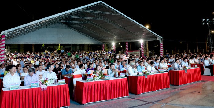 Đại biểu tham dự lễ khai mạc Ng&amp;agrave;y hội c&amp;oacute; c&amp;aacute;c Hội qu&amp;aacute;n  v&amp;agrave; đ&amp;ocirc;ng đảo người d&amp;acirc;n tr&amp;ecirc;n địa b&amp;agrave;n tỉnh.