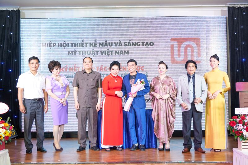 K&amp;yacute; kết với  Go.TV Trường Thịnh