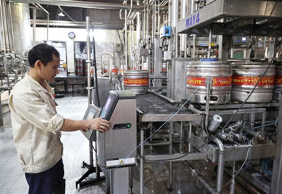 D&amp;acirc;y chuyền sản xuất bia hơi H&amp;agrave; Nội tại C&amp;ocirc;ng ty cổ phần Bia H&amp;agrave; Nội - Hồng H&amp;agrave;