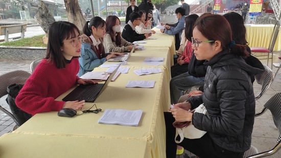 C&amp;aacute;c doanh nghiệp cung cấp th&amp;ocirc;ng tin tuyển dụng tại s&amp;agrave;n giao dịch việc l&amp;agrave;m