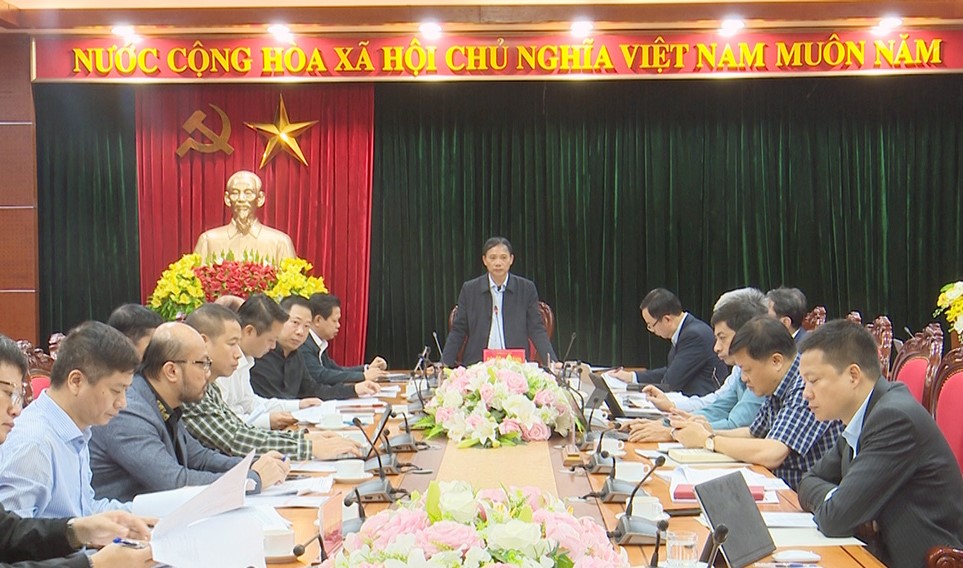 Chủ tịch UBND tỉnh H&amp;ograve;a B&amp;igrave;nh B&amp;ugrave;i Văn Kh&amp;aacute;nh ph&amp;aacute;t biểu kết luận hội nghị đối thoại th&amp;aacute;o gỡ kh&amp;oacute; khăn cho doanh nghiệp