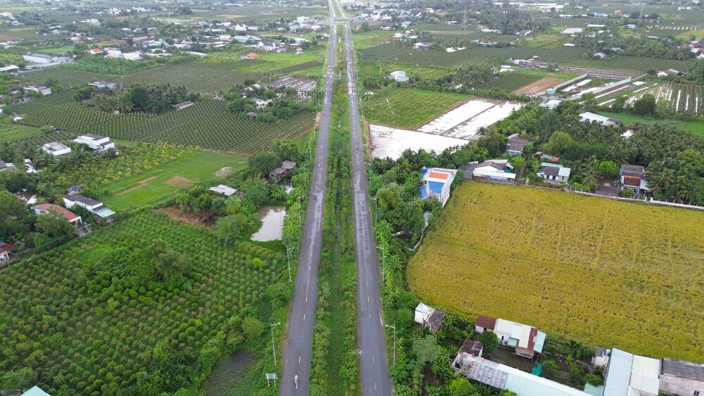 Dự &amp;aacute;n đường V&amp;agrave;nh đai TP.T&amp;acirc;n An d&amp;agrave;i gần 23km, mặt đường rộng 33m, c&amp;oacute; điểm đầu giao ng&amp;atilde; tư Mỹ Ph&amp;uacute;, huyện Thủ Thừa v&amp;agrave; điểm cuối giao Quốc lộ 1 - Đường tỉnh 833 tại phường 5, TP.T&amp;acirc;n An