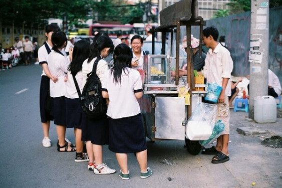 Người dân, phụ huynh, học sinh cẩn thận, đề phòng đối với các thực phẩm không rõ nguồn gốc xuất xứ