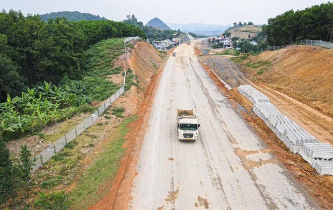 Bộ GTVT kiến nghị k&amp;eacute;o d&amp;agrave;i ch&amp;iacute;nh s&amp;aacute;ch đặc th&amp;ugrave; khai th&amp;aacute;c khoảng sản l&amp;agrave;m VLXD cho 4 dự &amp;aacute;n cao tốc