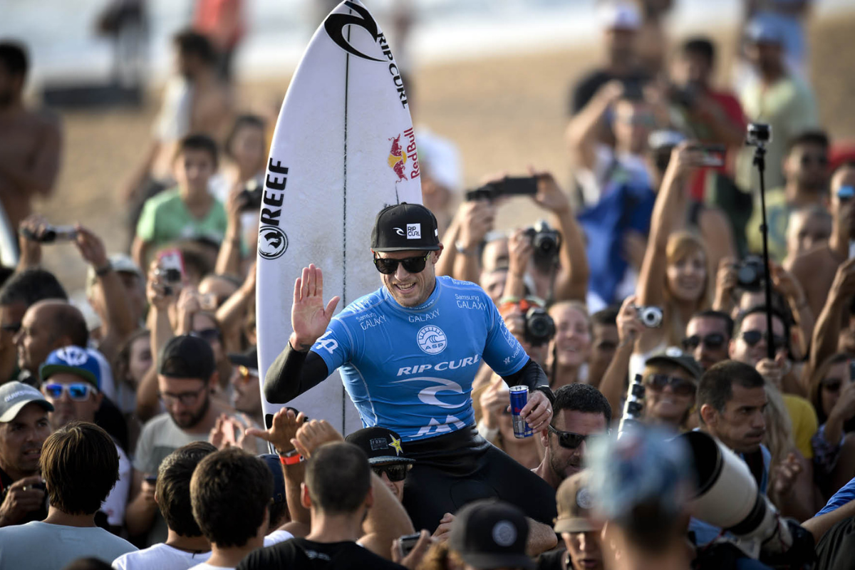 Mick Fanning nhận được lời ch&amp;uacute;c mừng
