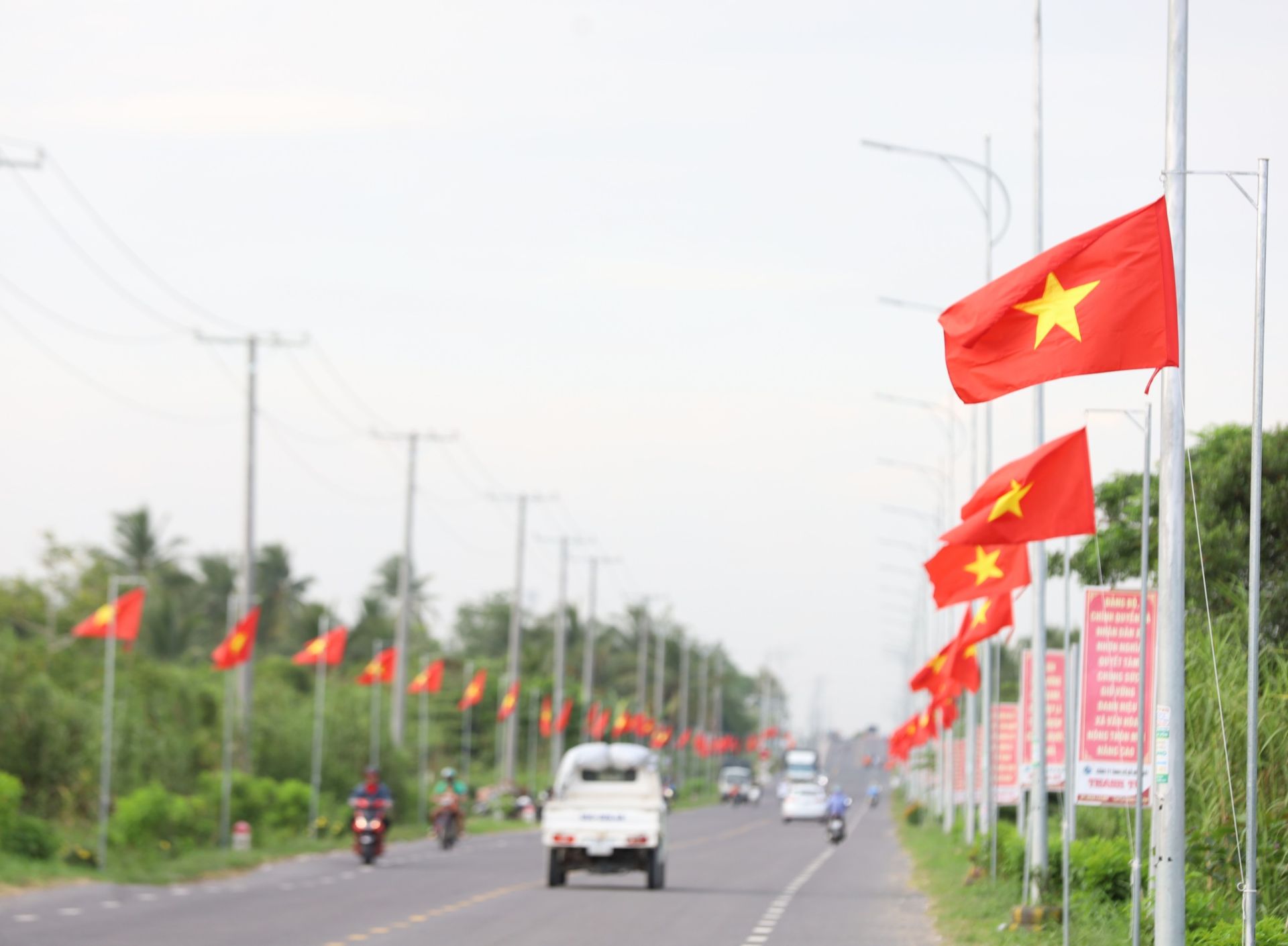C&amp;ocirc;ng tr&amp;igrave;nh &amp;ldquo;Đường cờ Tổ quốc&amp;rdquo; tại huyện Phong Điền vừa được kh&amp;aacute;nh th&amp;agrave;nh.