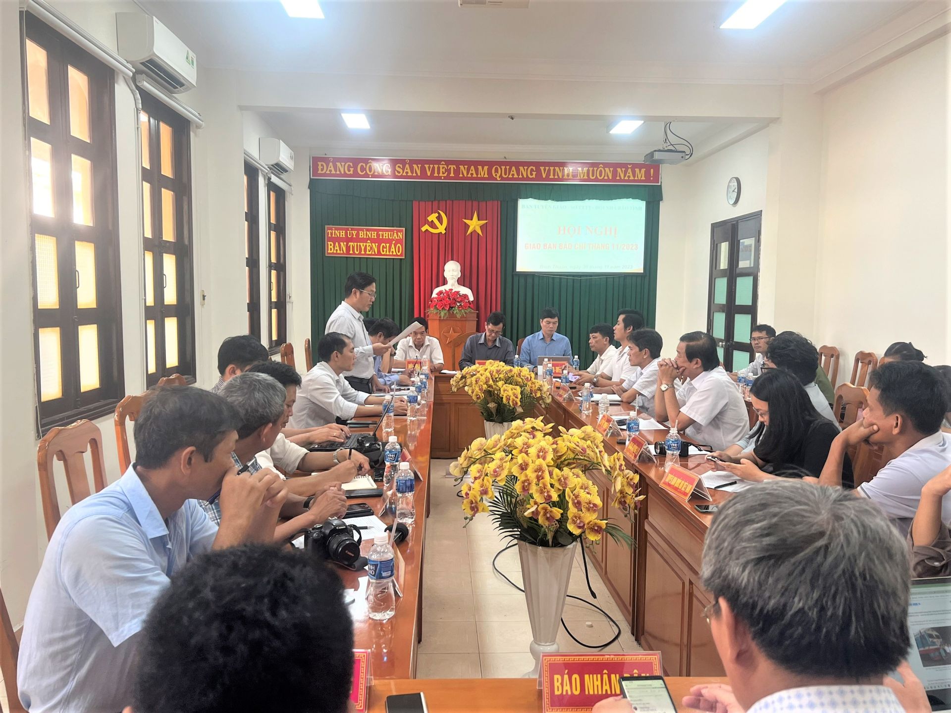To&amp;agrave;n cảnh Hội nghị giao ban b&amp;aacute;o ch&amp;iacute; th&amp;aacute;ng 11 của tỉnh B&amp;igrave;nh Thuận