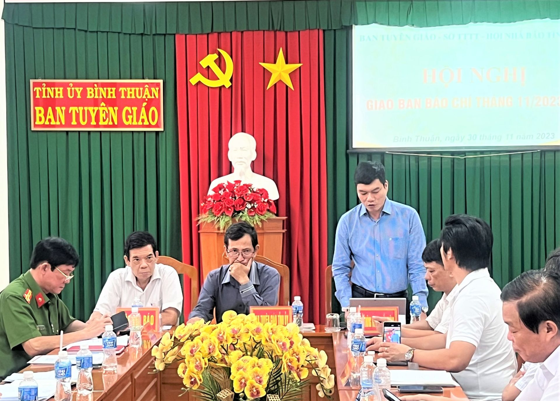 Đại diện Sở Th&amp;ocirc;ng tin v&amp;agrave; Truyền th&amp;ocirc;ng tỉnh B&amp;igrave;nh Thuận chia sẻ tại Hội nghị