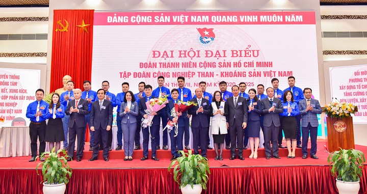 Ban Chấp h&amp;agrave;nh Đo&amp;agrave;n Thanh ni&amp;ecirc;n Tập đo&amp;agrave;n kh&amp;oacute;a VII, nhiệm kỳ 2020-2025 gồm 19 đồng ch&amp;iacute; ra mắt tại Đại hội